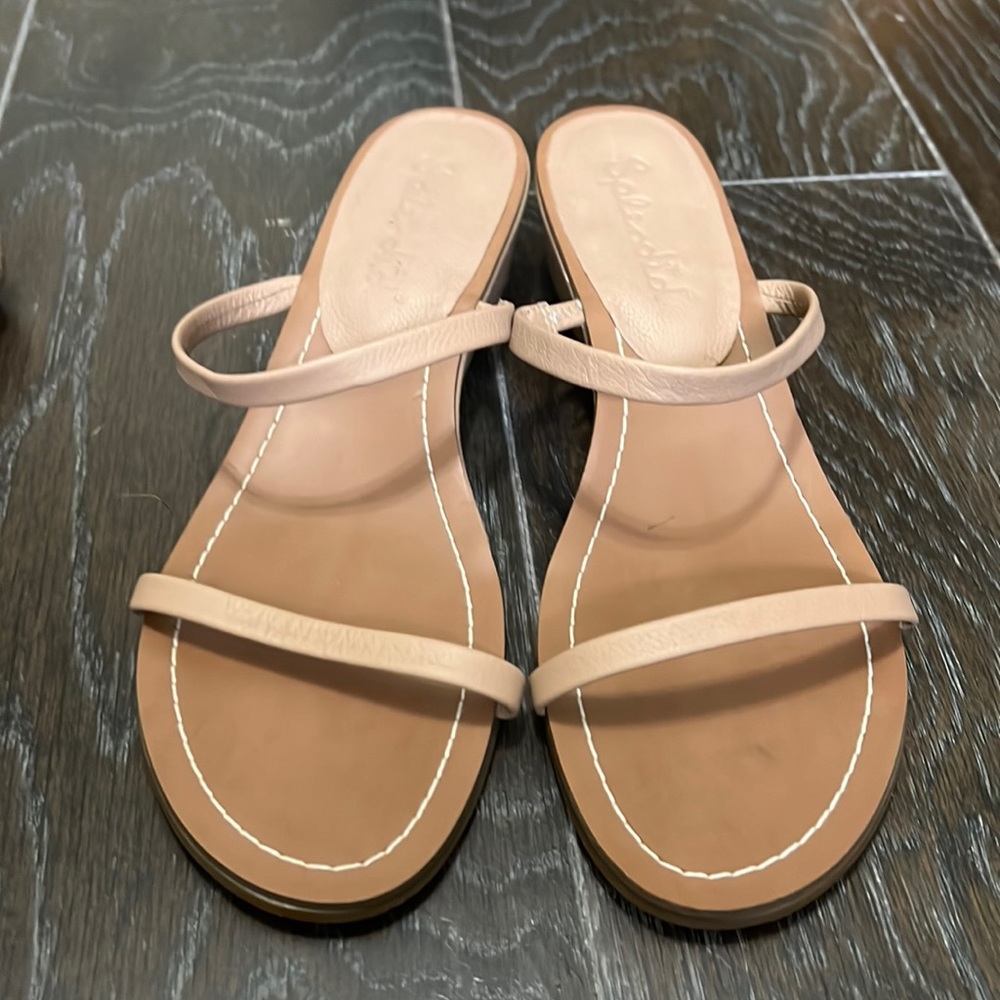Splendid tan sandals; Has a slight heel of about 1 1/2 inches. Size 9 or 9.5?